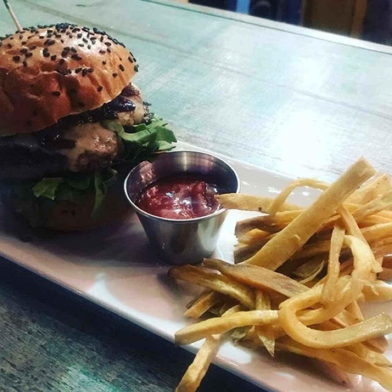 BURGERS - Mama's Burguer