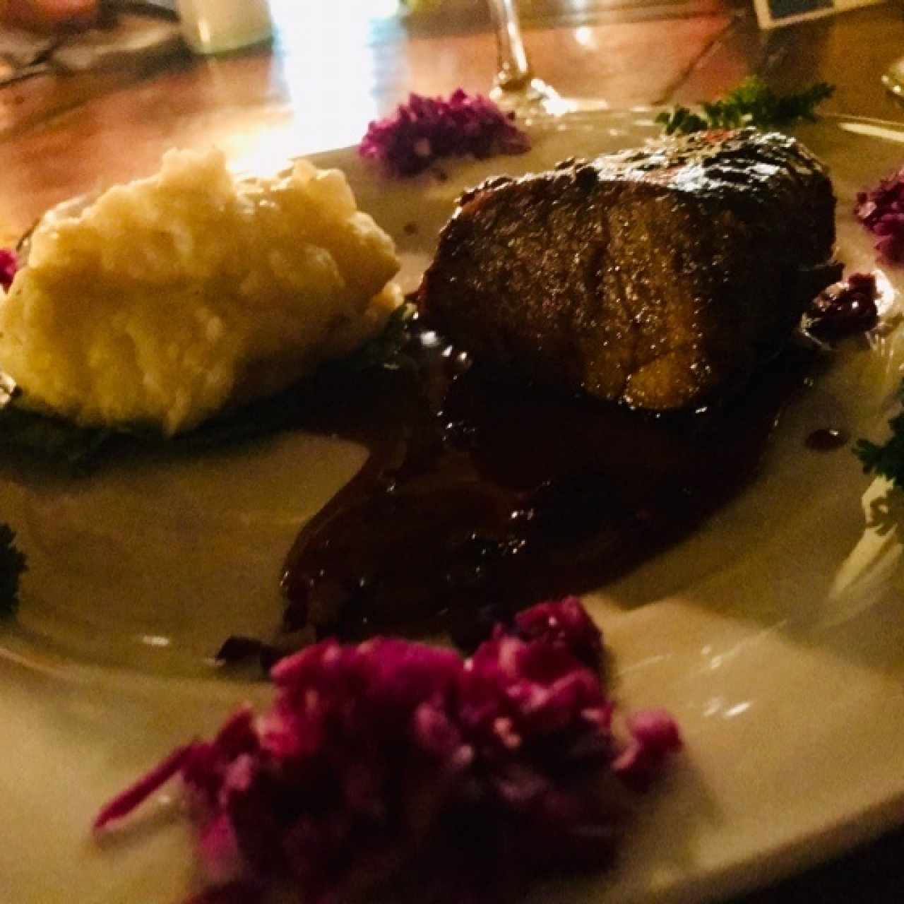 Solomillo de cerdo agridulce con puré de papa