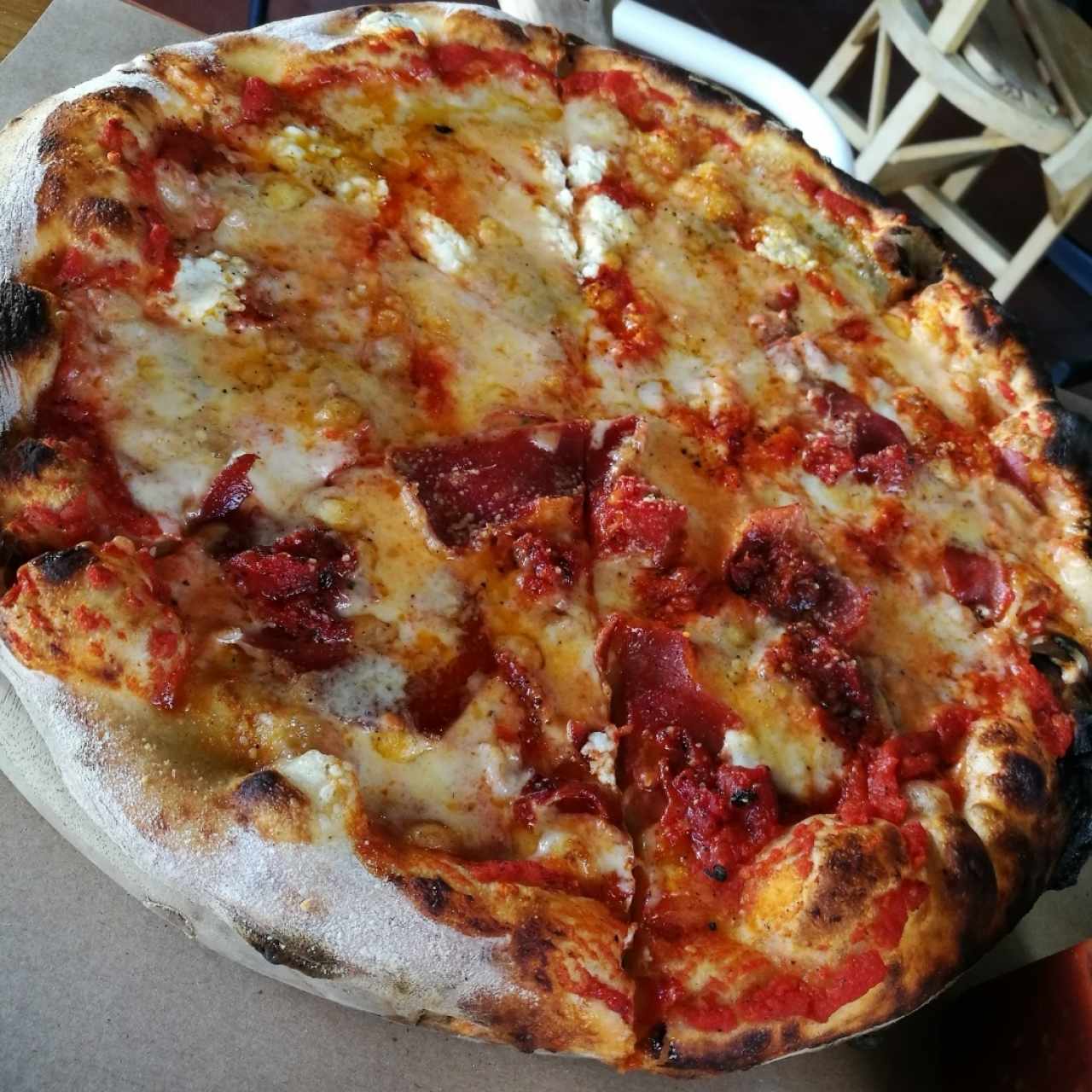 Pizza de quesos y torino