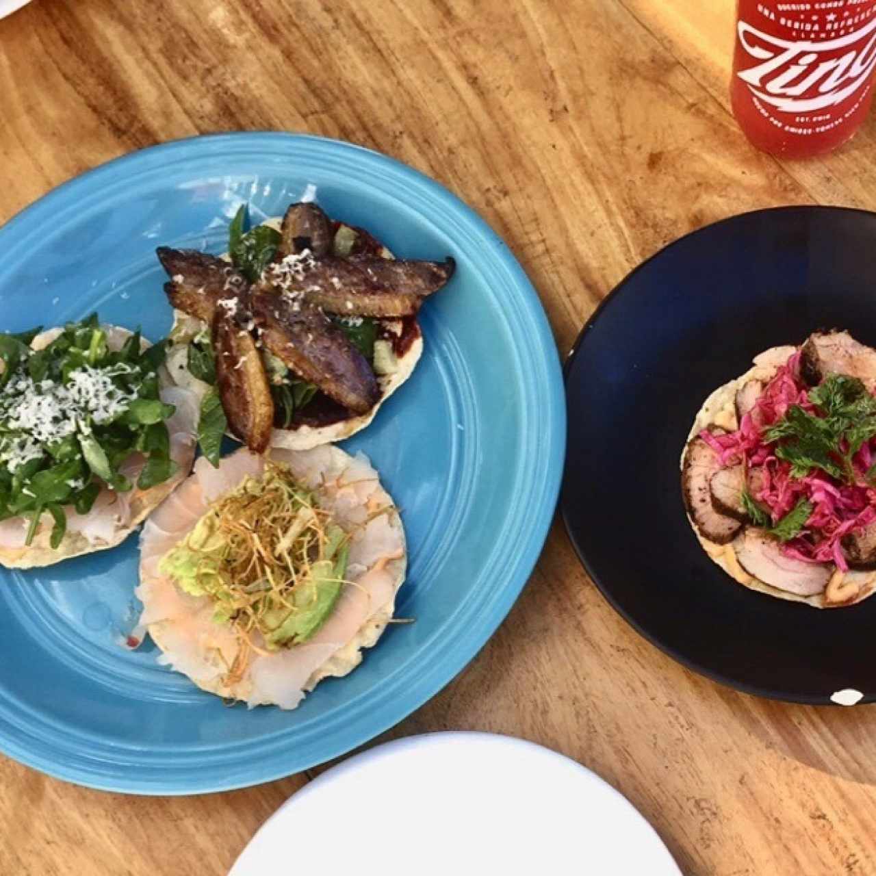 Tostadas de: Pato, Róbalo Crudo y Curado, Solomillo.