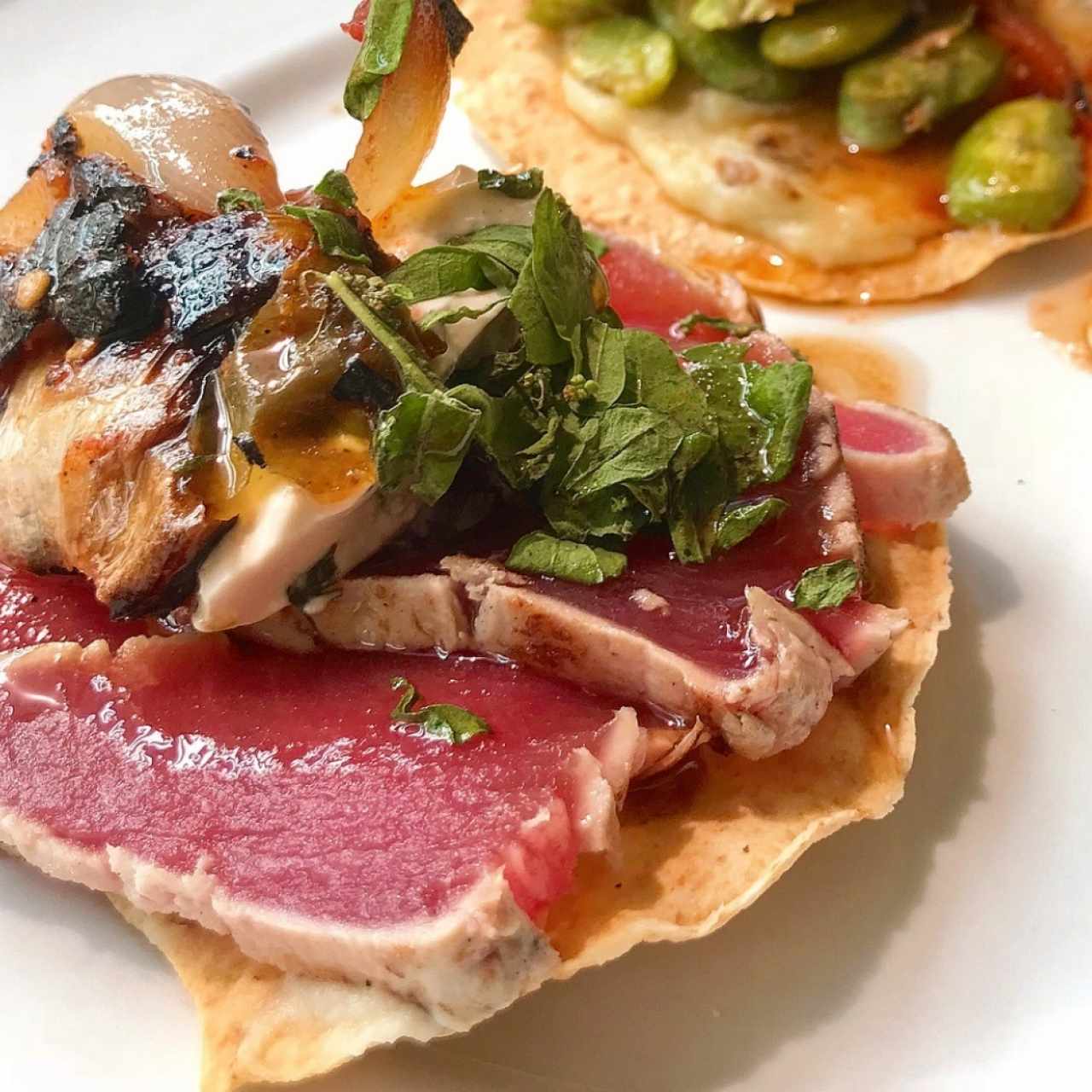 Tostada de atún sellado
