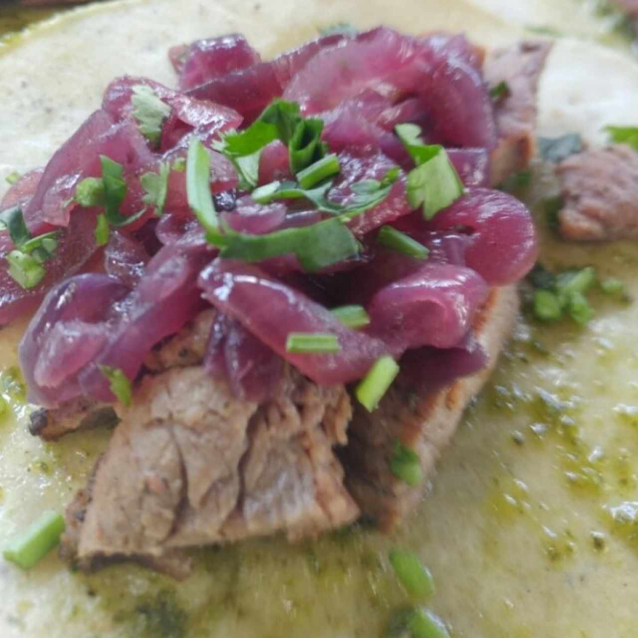 Tacos con lomito y vino.
