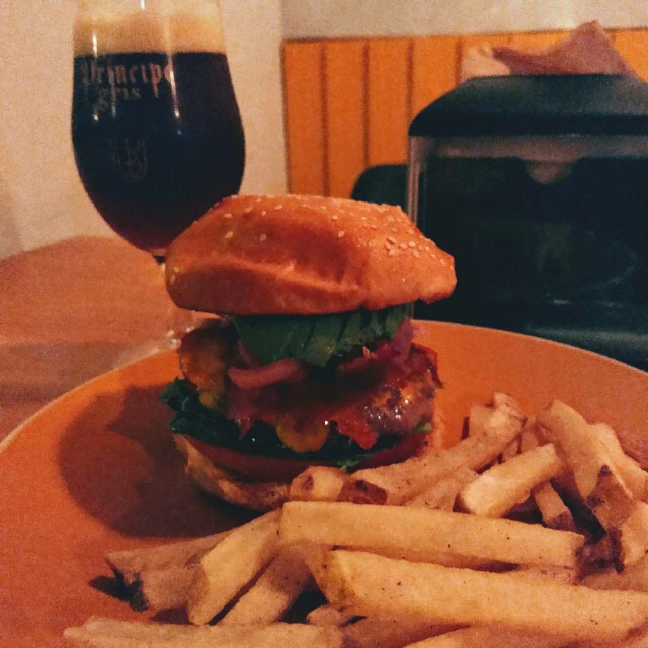 Burger Gula con Aguacate