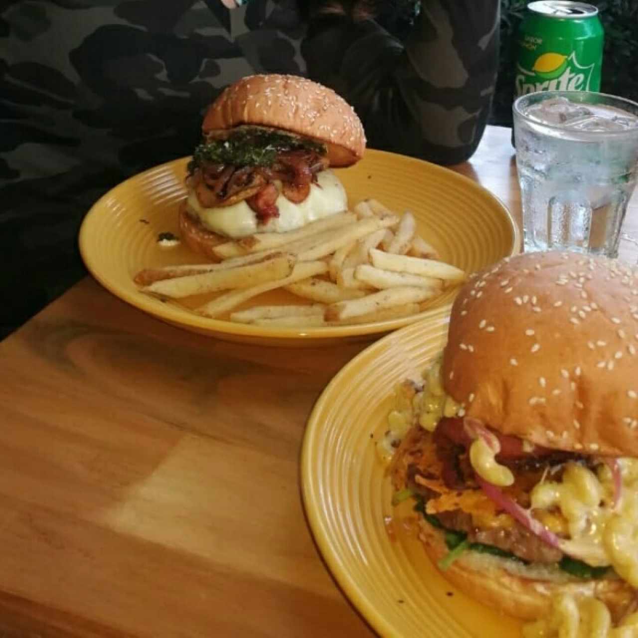 hamburguesa mac and cheese