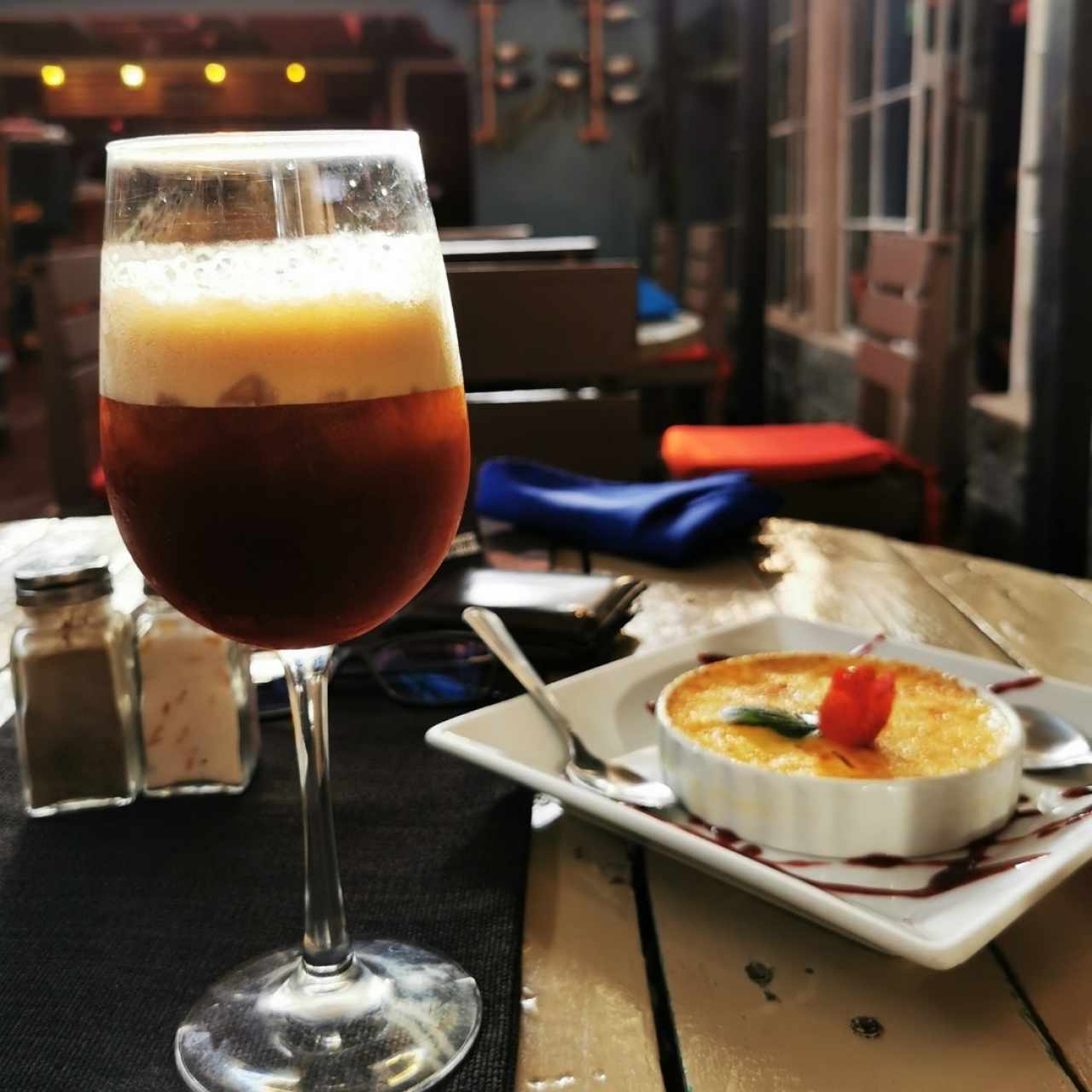 café con licor y creme brulee