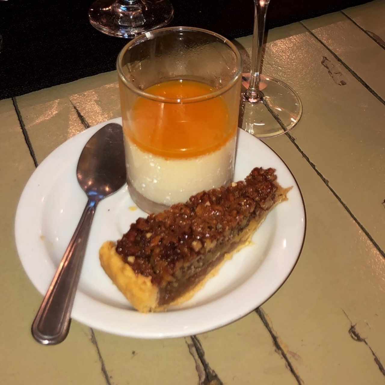 Pie de Pecanas y Panna Cotta de Maracuyá 