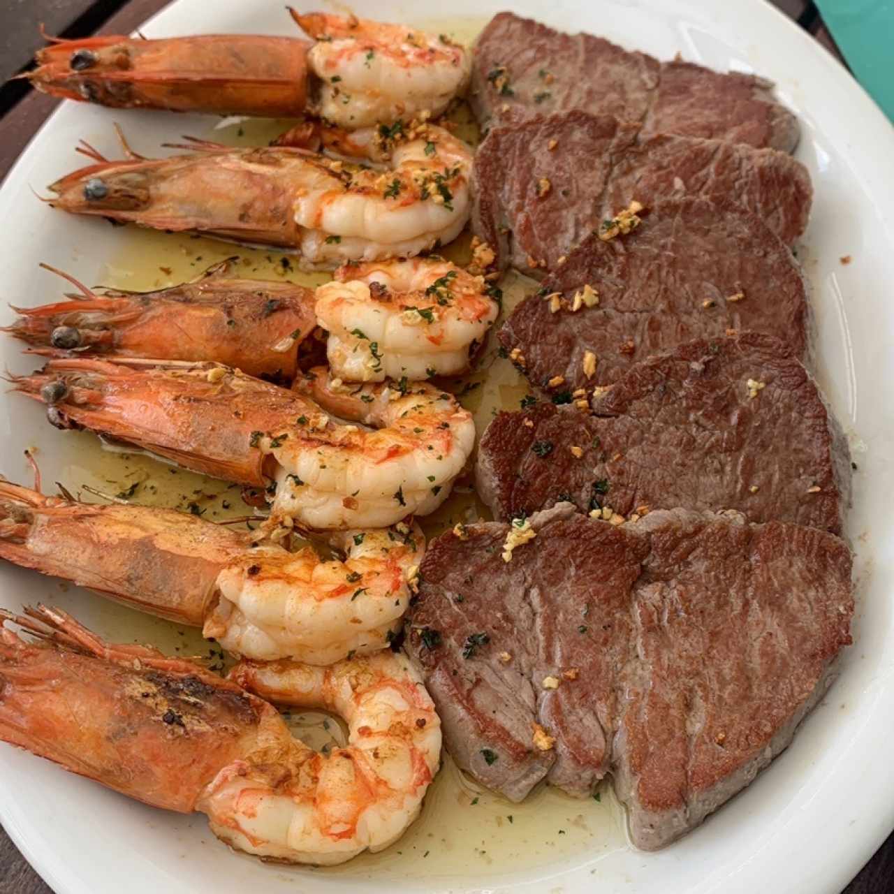 Mar y tierra al ajo 