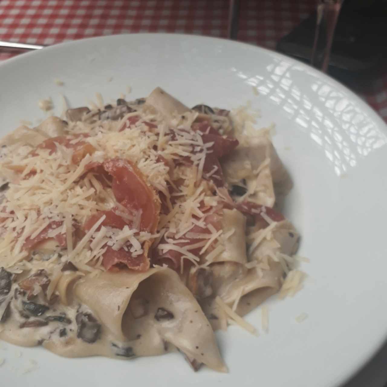 Pappardelle al Funghi e Prosciutto