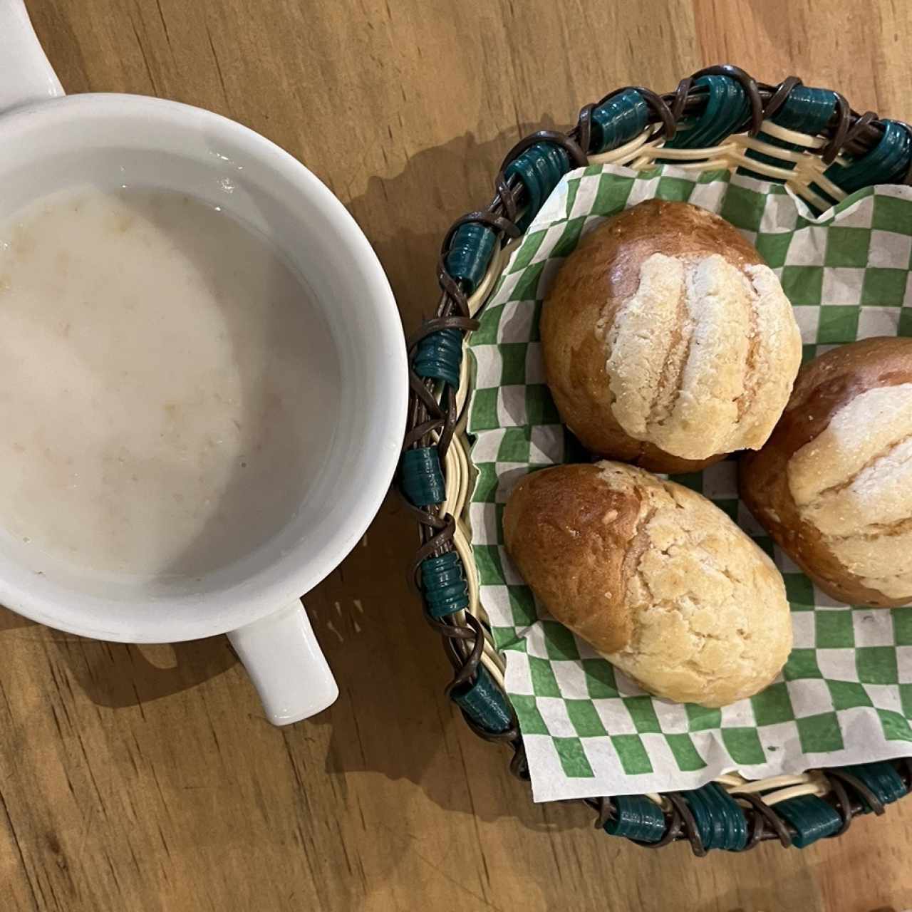 Avena y pan que incluyen los desayunos 