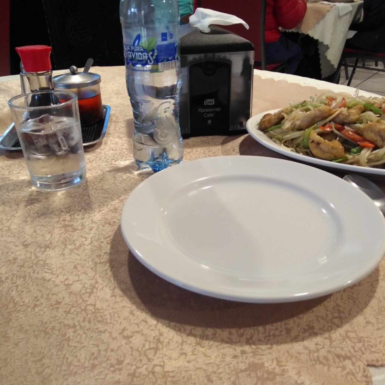 Chao mein de pescado