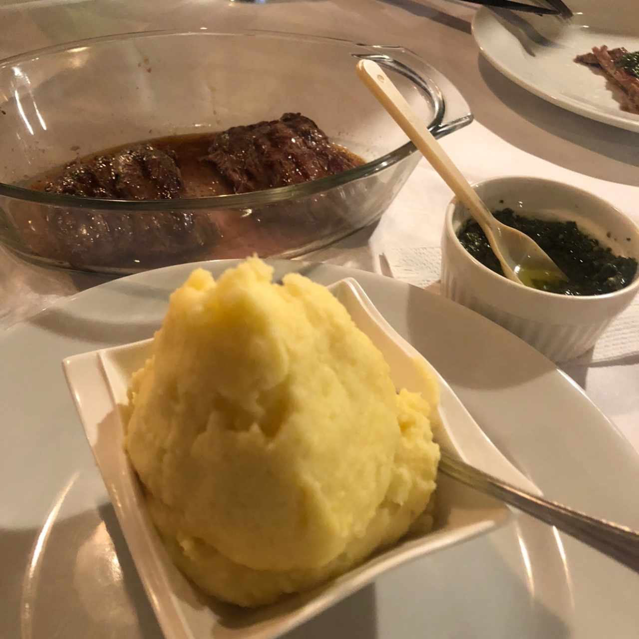 Lomito con guarnición de Puré de Papa
