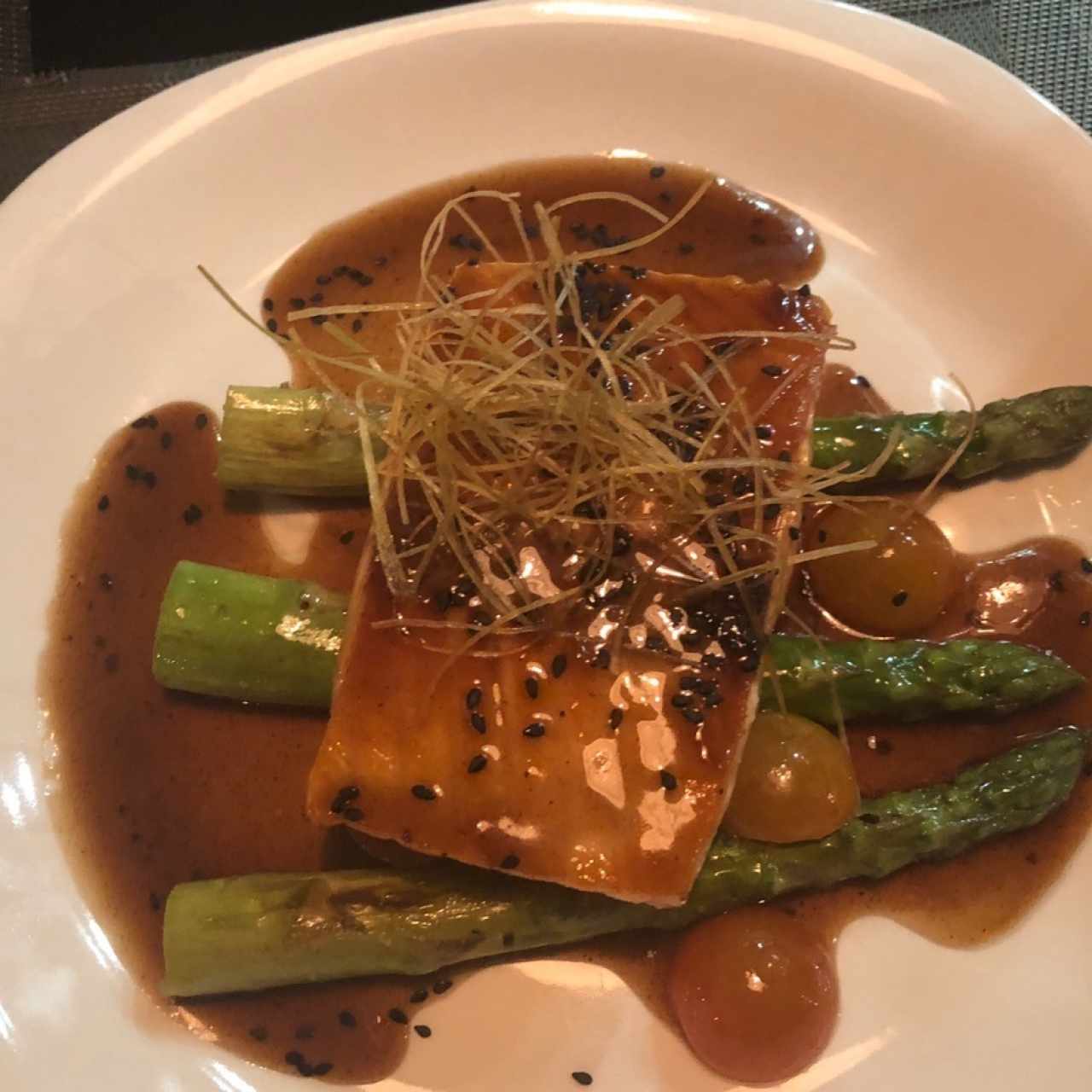 Filete de Salmón con Salsa de CervezaObscura