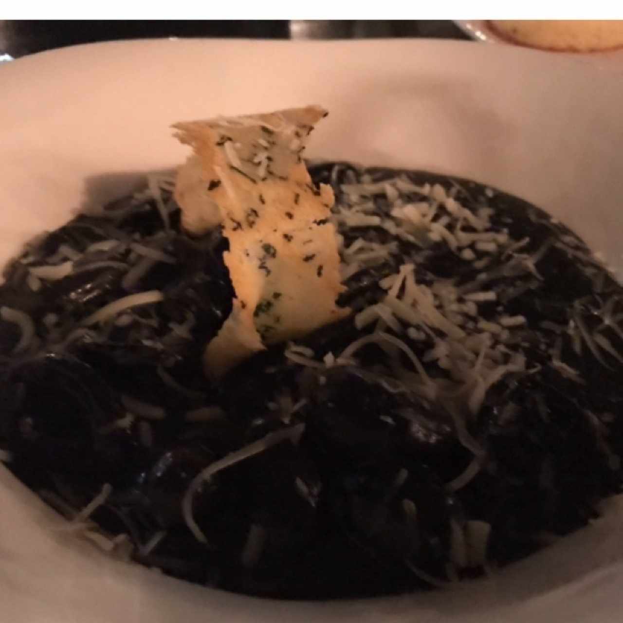 Gnocchi con Calamares en su Tinta con un Crocante de Queso Parmesano