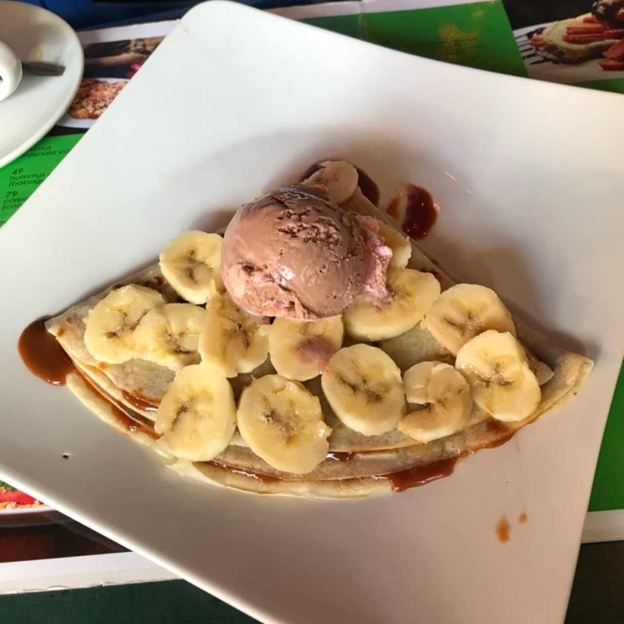 Crepa de cajeta, banano y helado 