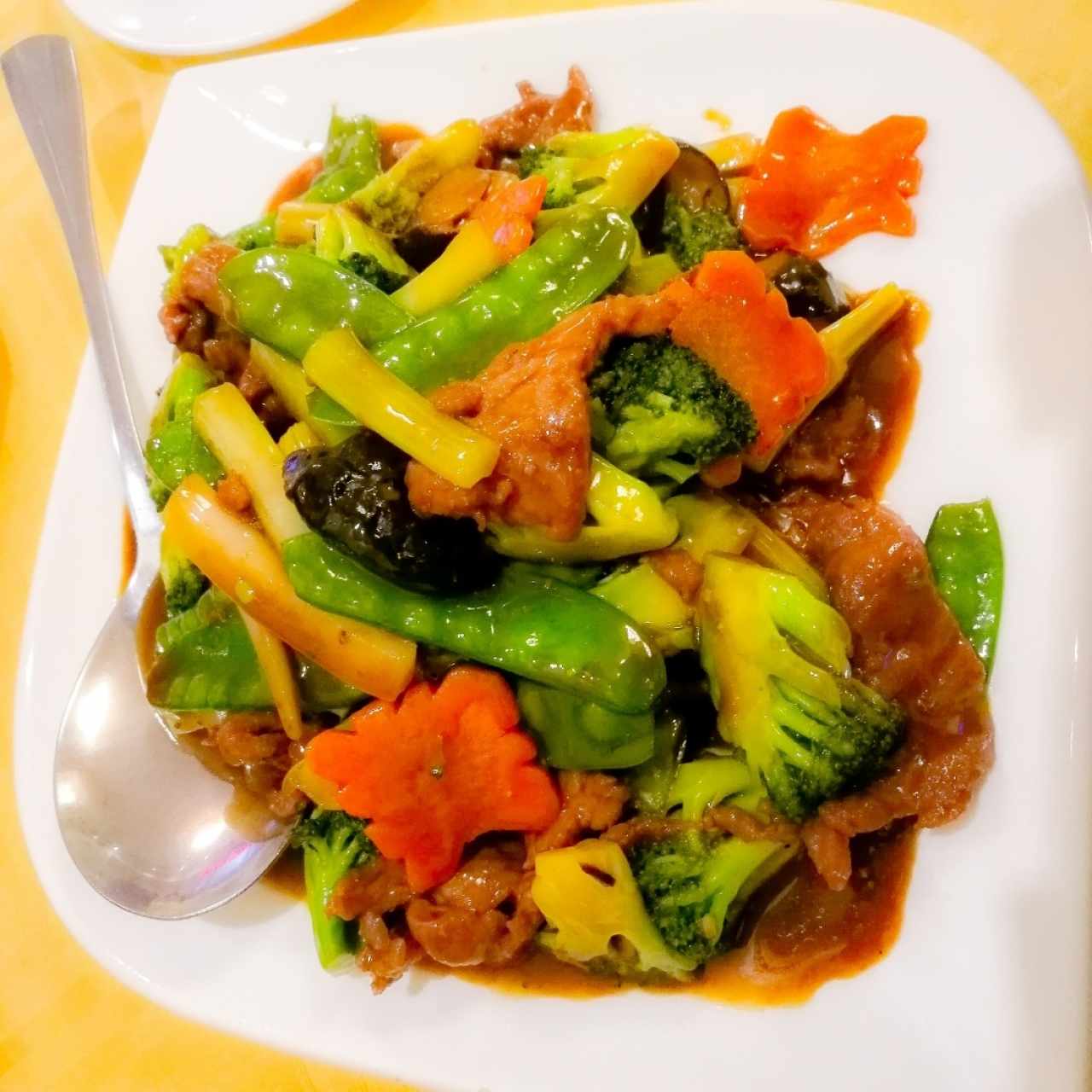 Lomito con Verduras, Hongos y Salsa de Ostra