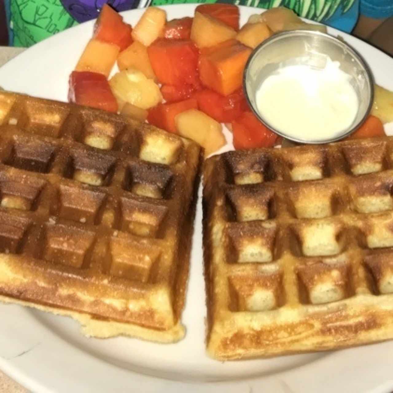 Waffles con Fruta