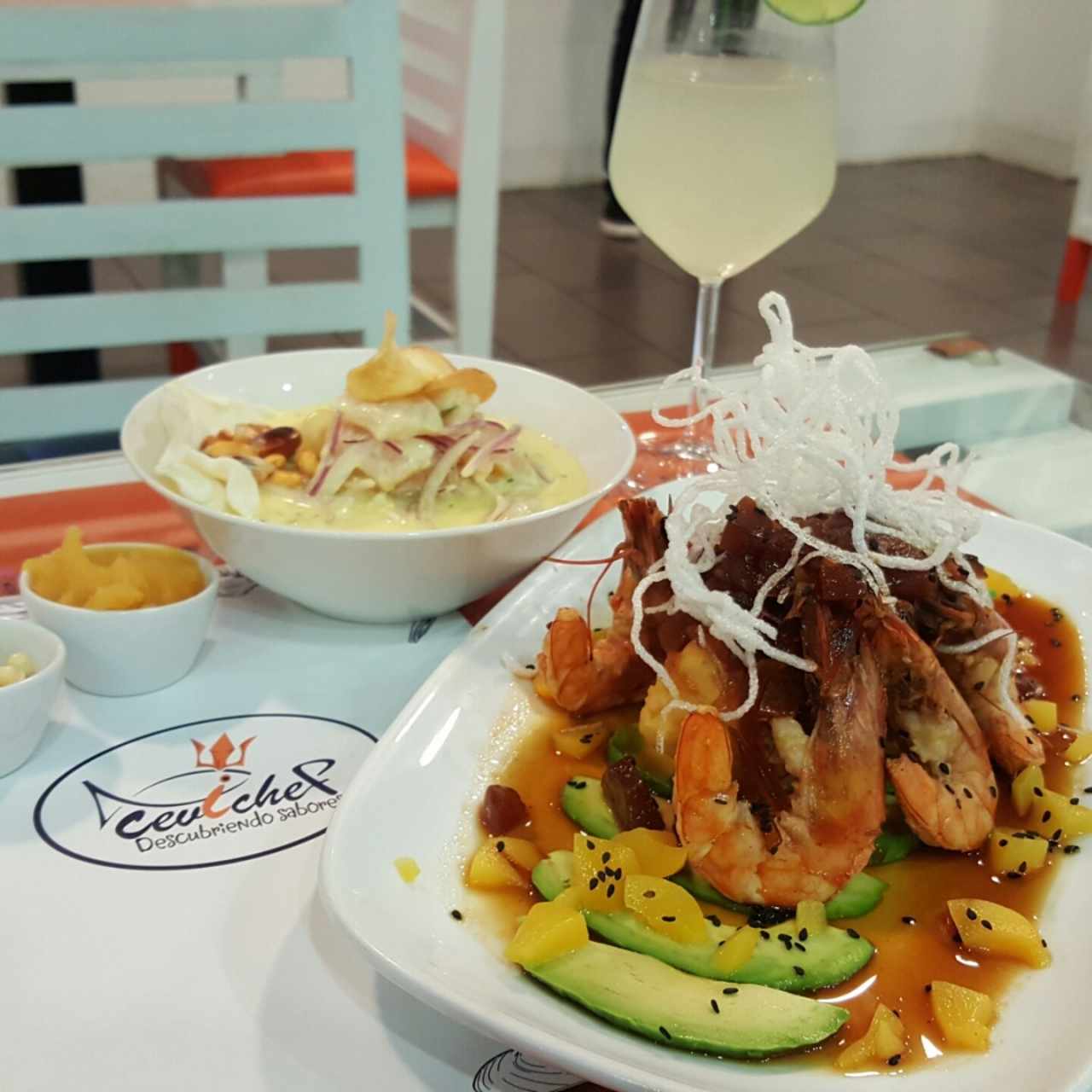 camarones en mermelada de jalapeño y cevichito del rey 