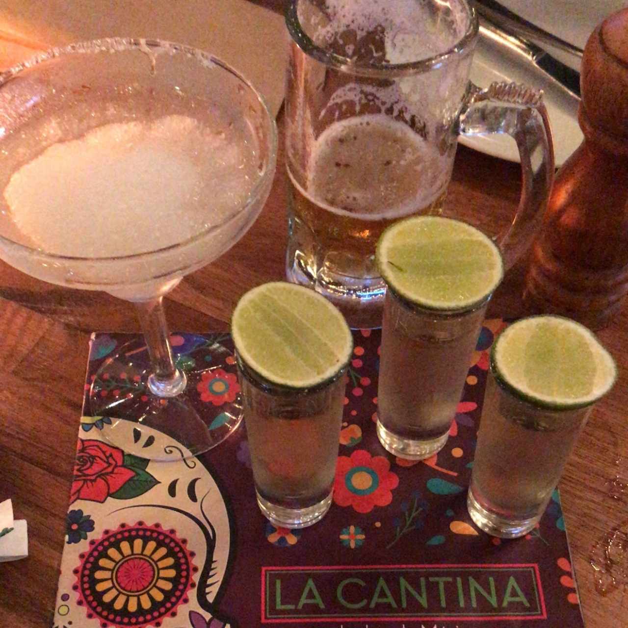 Margarita, cerveza y tequilitas 