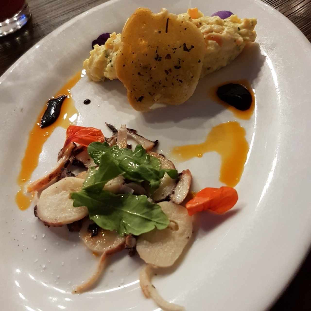 Ensaladilla de pulpo y camarón
