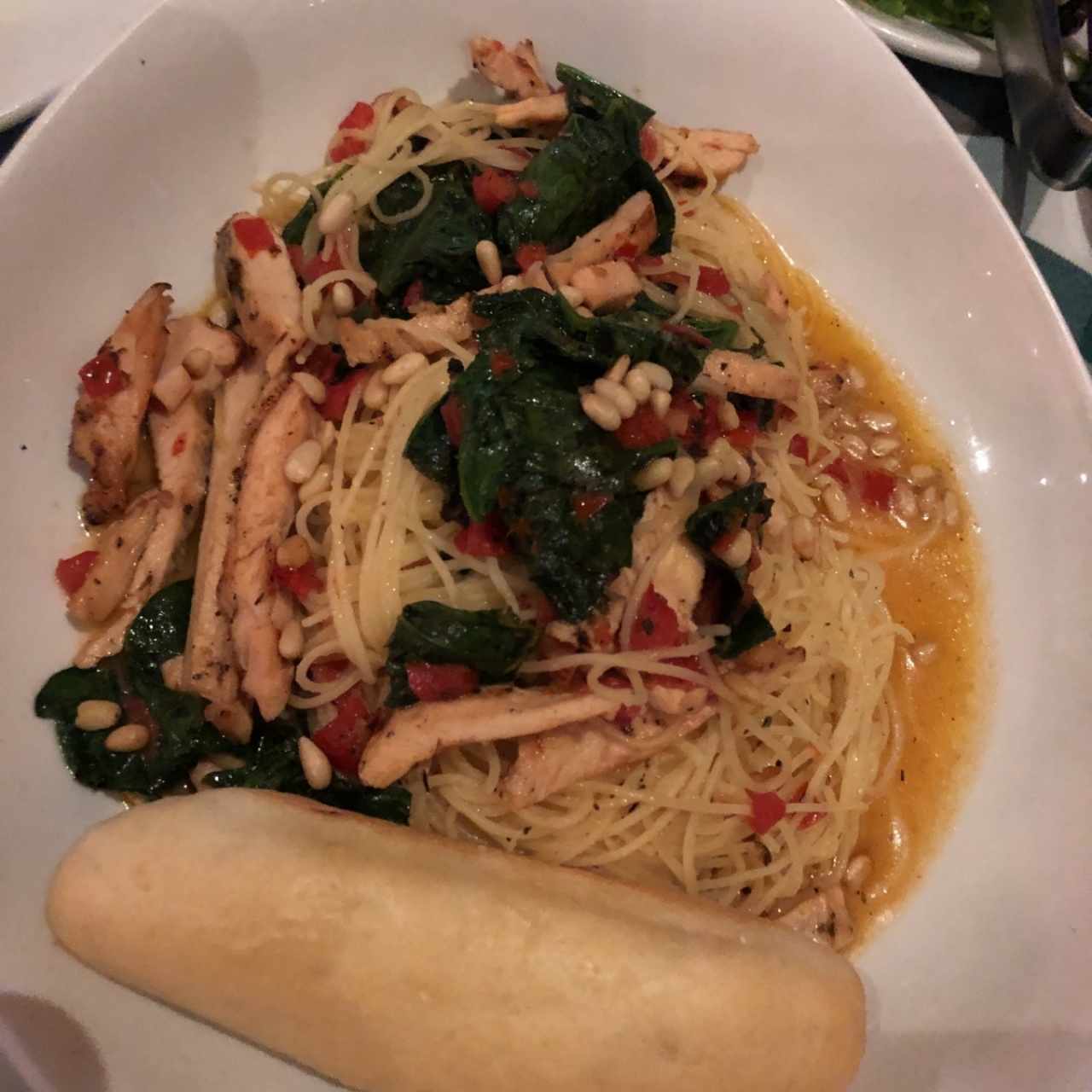 Capellini con Pollo é Spinaci