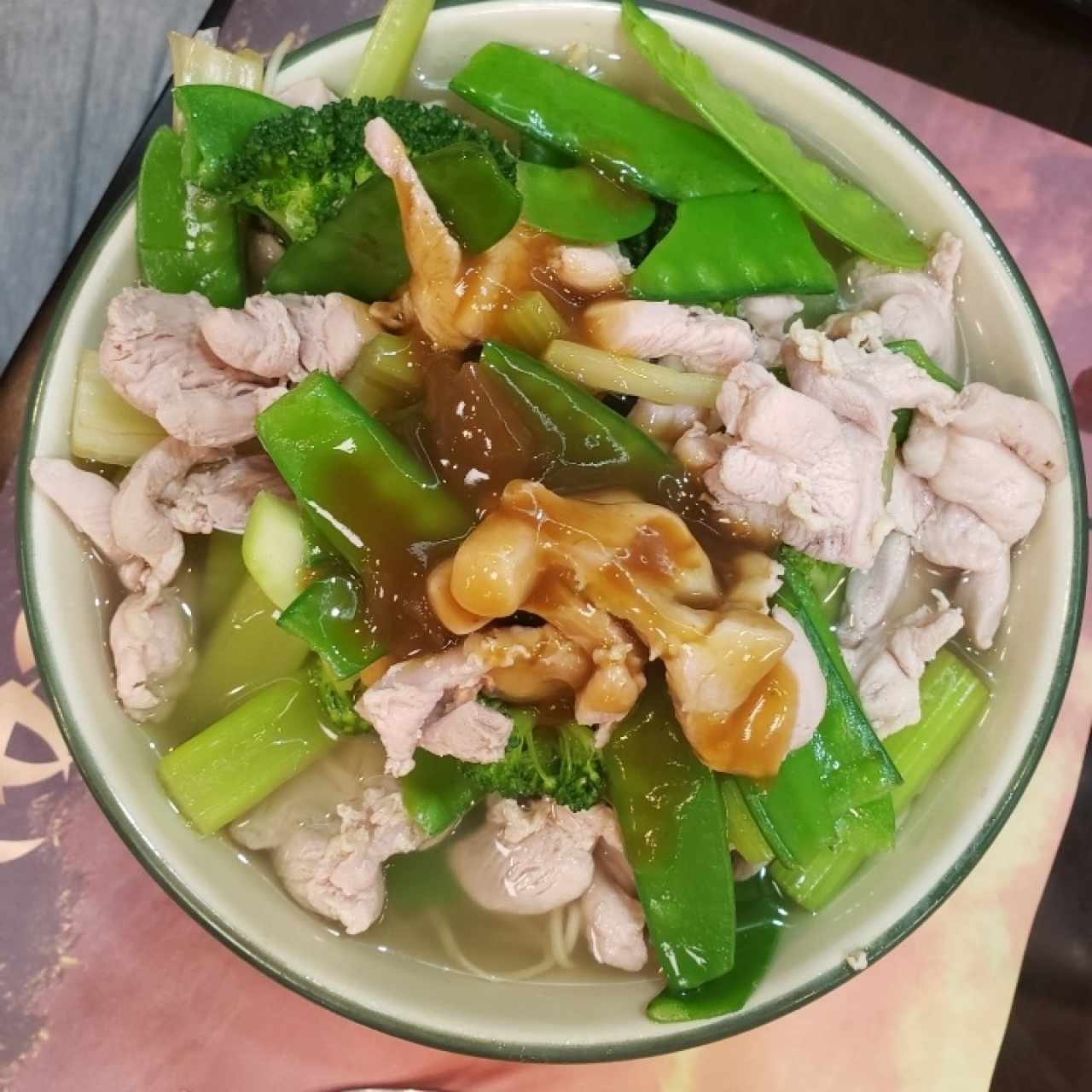 Sopa Mein de Pollo o Cerdo