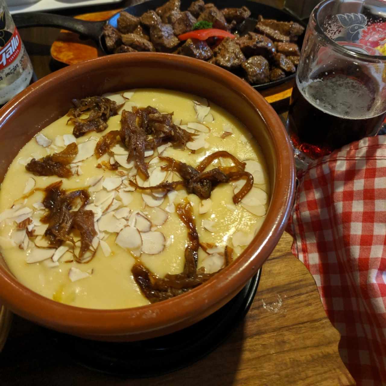 Queso con Lomito 2 P: Q.259 / 3 P: Q.335
