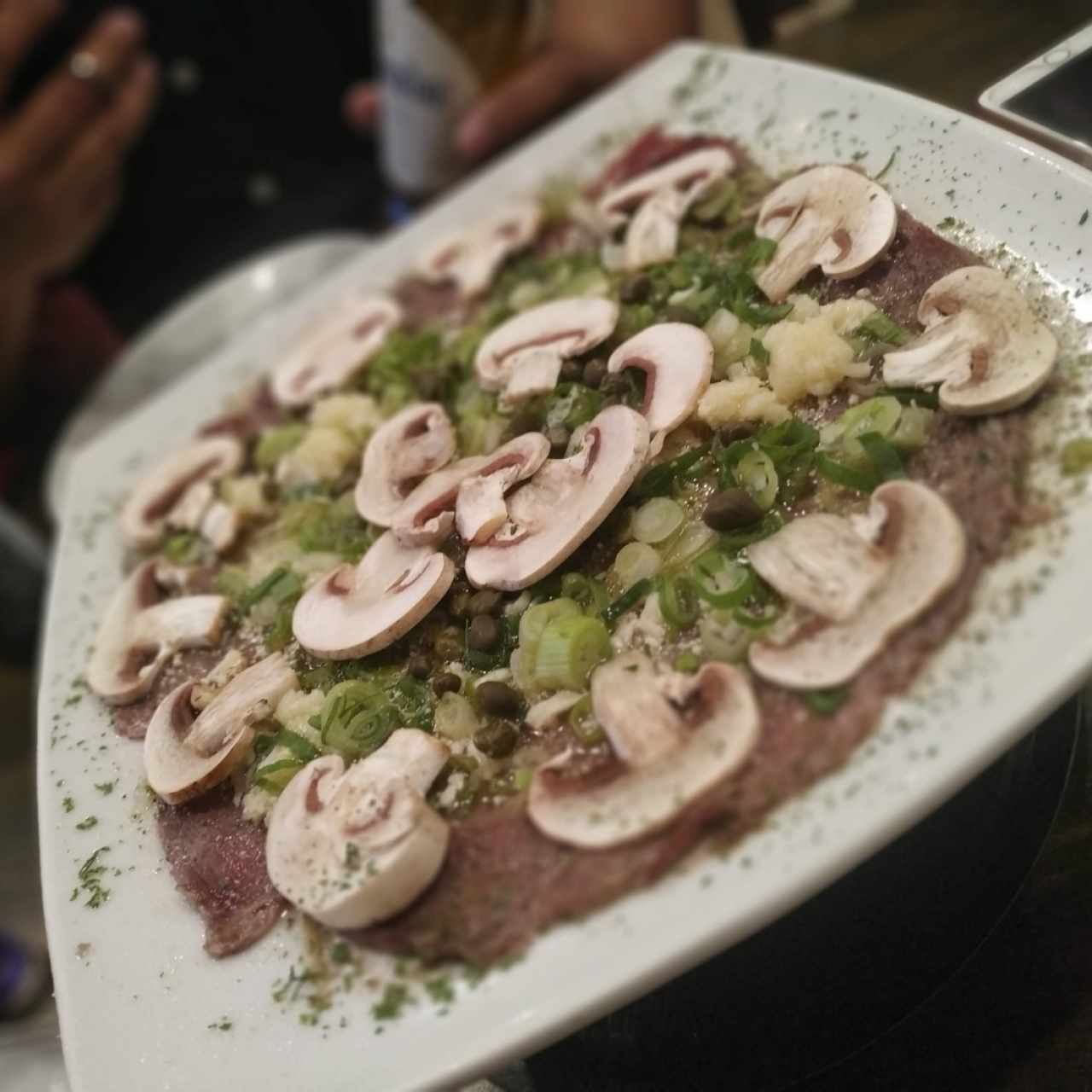 carpaccio de lomito con hongos