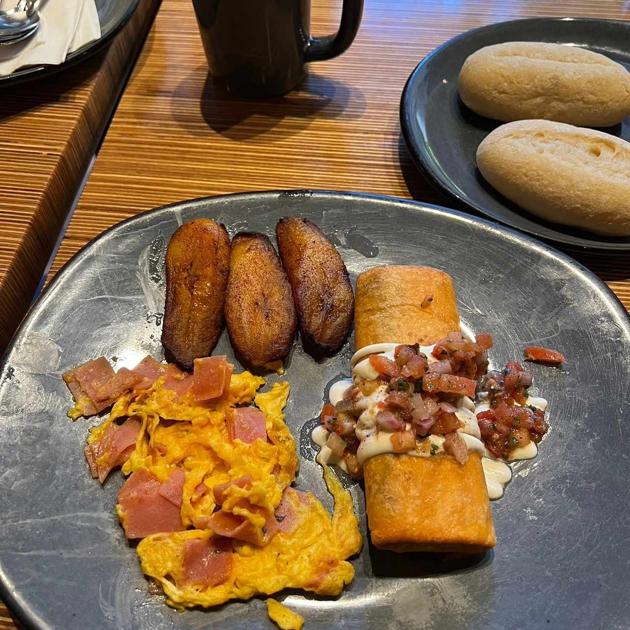 Huevos con jamón