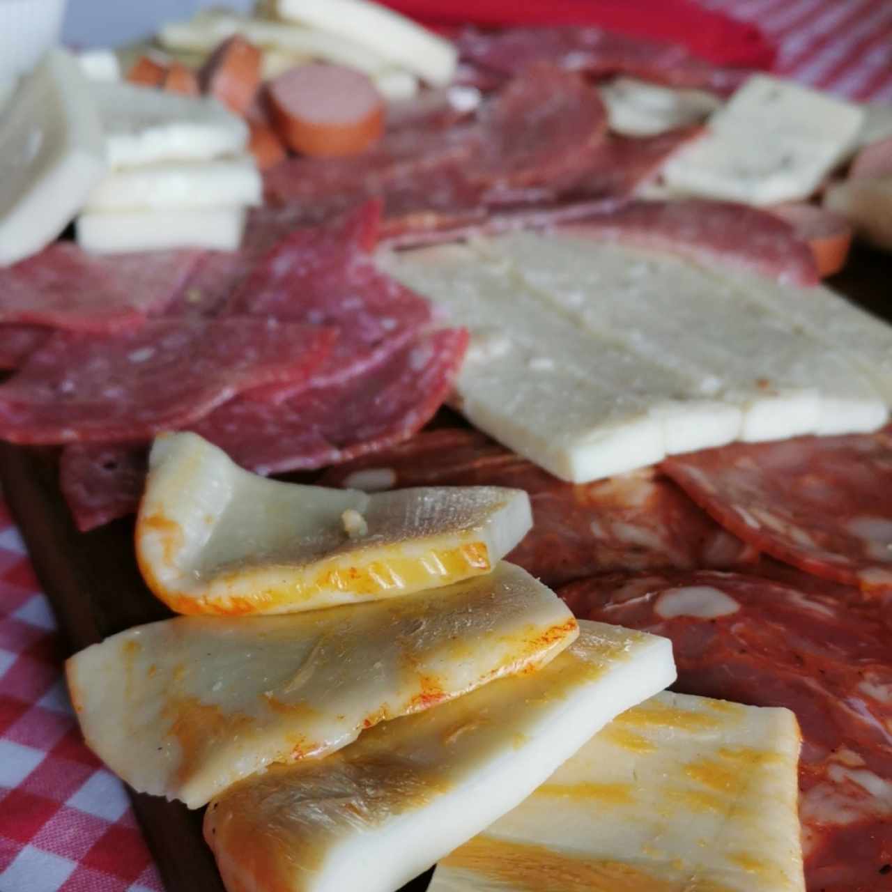 tabla de jamones y quesos 