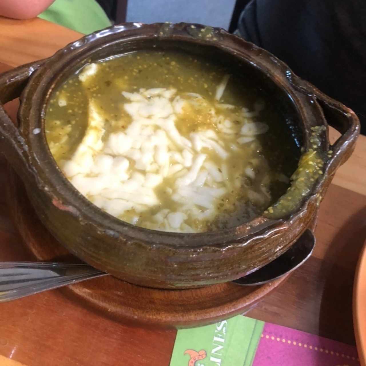 Huevos ahogados en salsa verde
