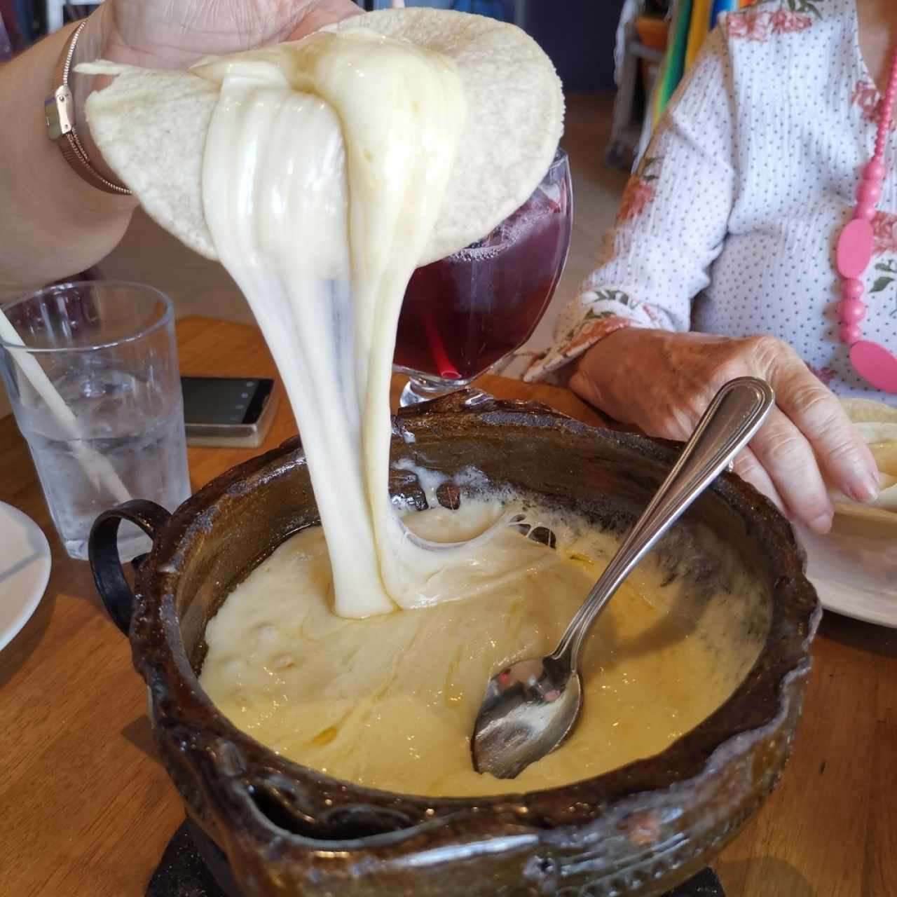 delicioso fundido de queso.