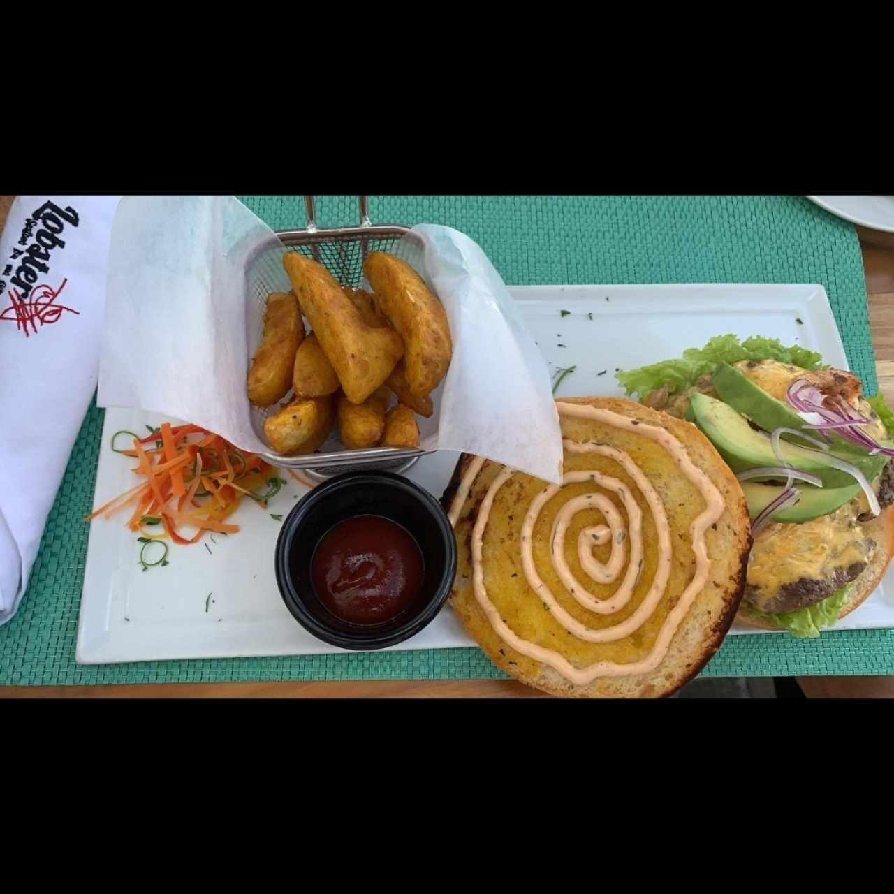 Mar y Tierra Burger
