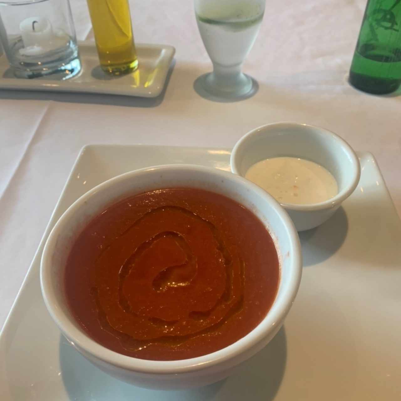 Crema de Pomodoro y Basilico con stracciatella