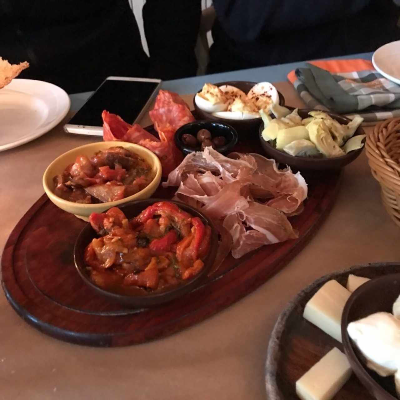 Antipasto Italianísimo Para 2: Q.135/ para cuatro: Q.195