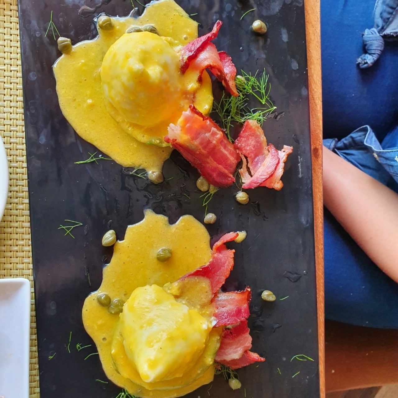 ESPECIALIDADES CAPIS - HUEVOS BENEDICTINOS