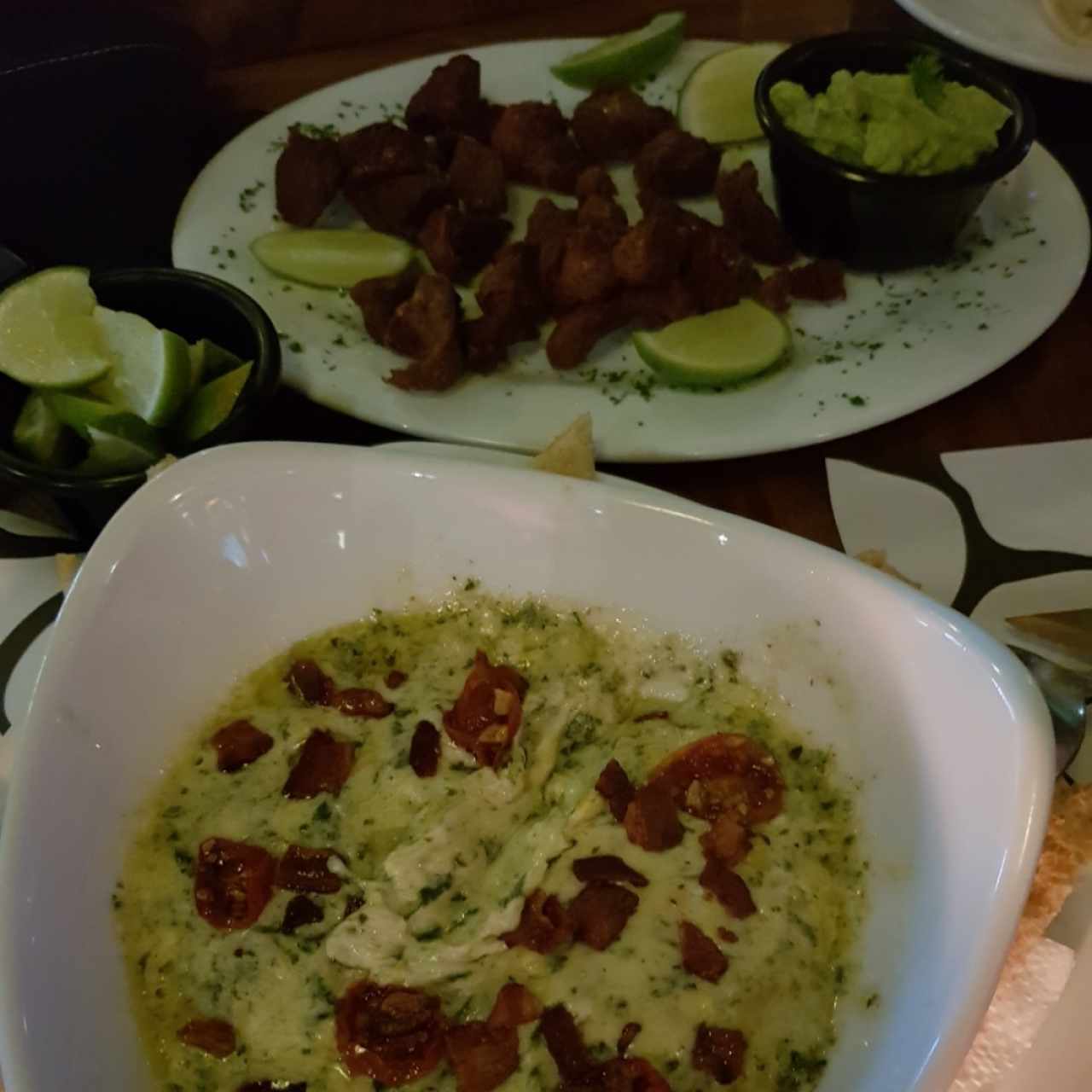 Dip Caliente de espinaca y alcachofa
