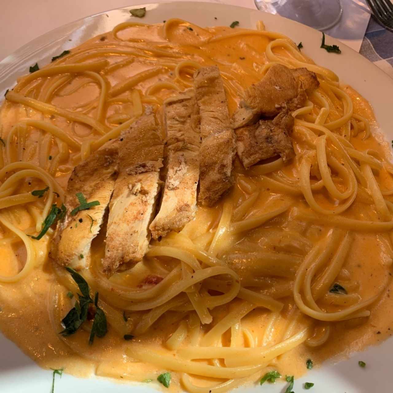 LINGUINE ALFREDO CON CHIPOTLE