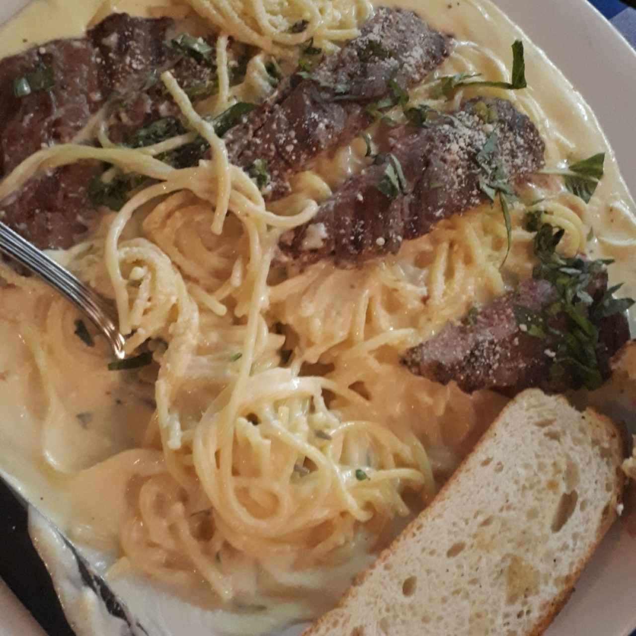 spaghetti gorgonzola lomito