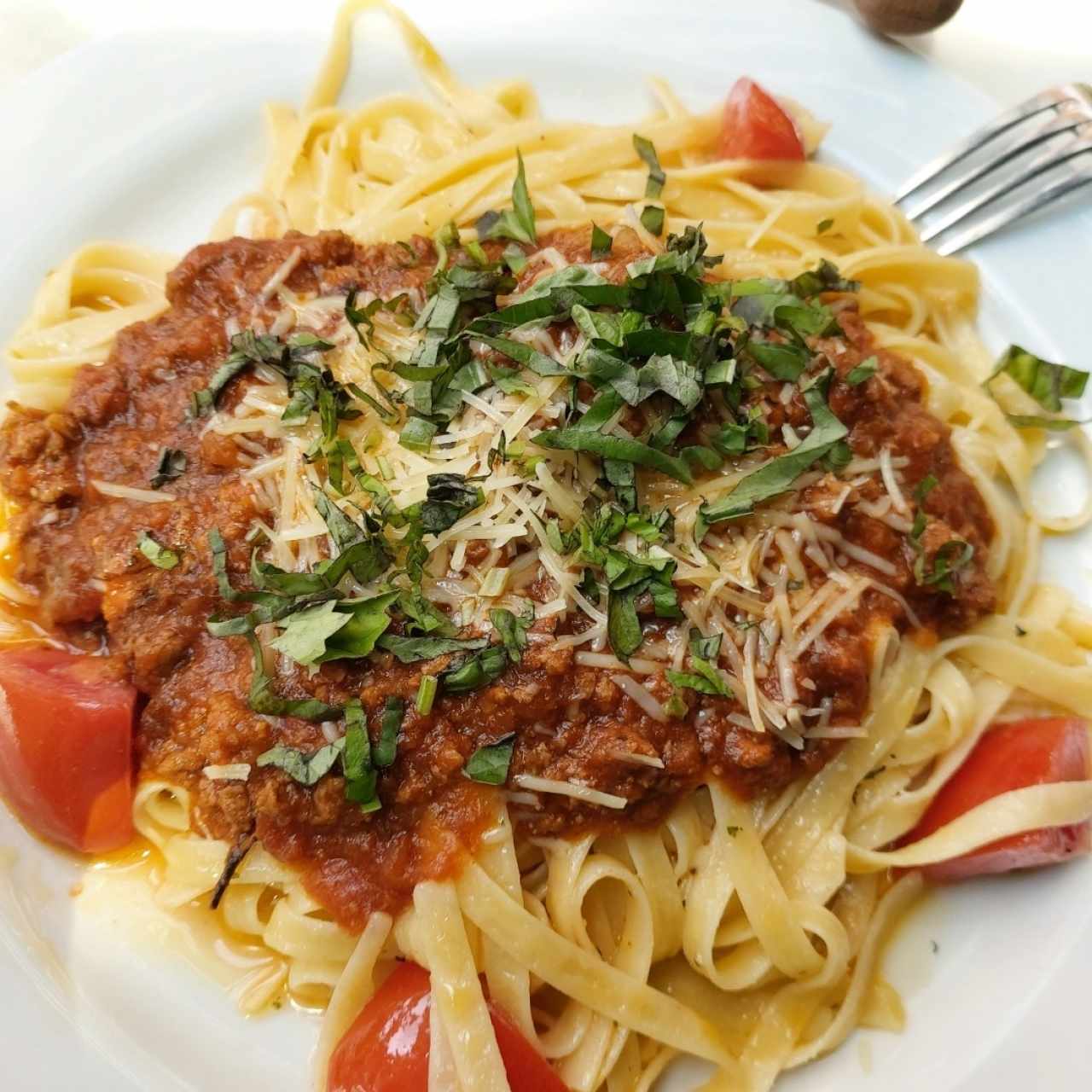 FETTUCCINE ALLA BOLOGNESE CON ALBÓNDIGAS
