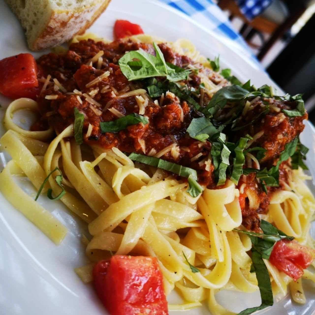 FETTUCCINE ALLA BOLOGNESE CON ALBÓNDIGAS