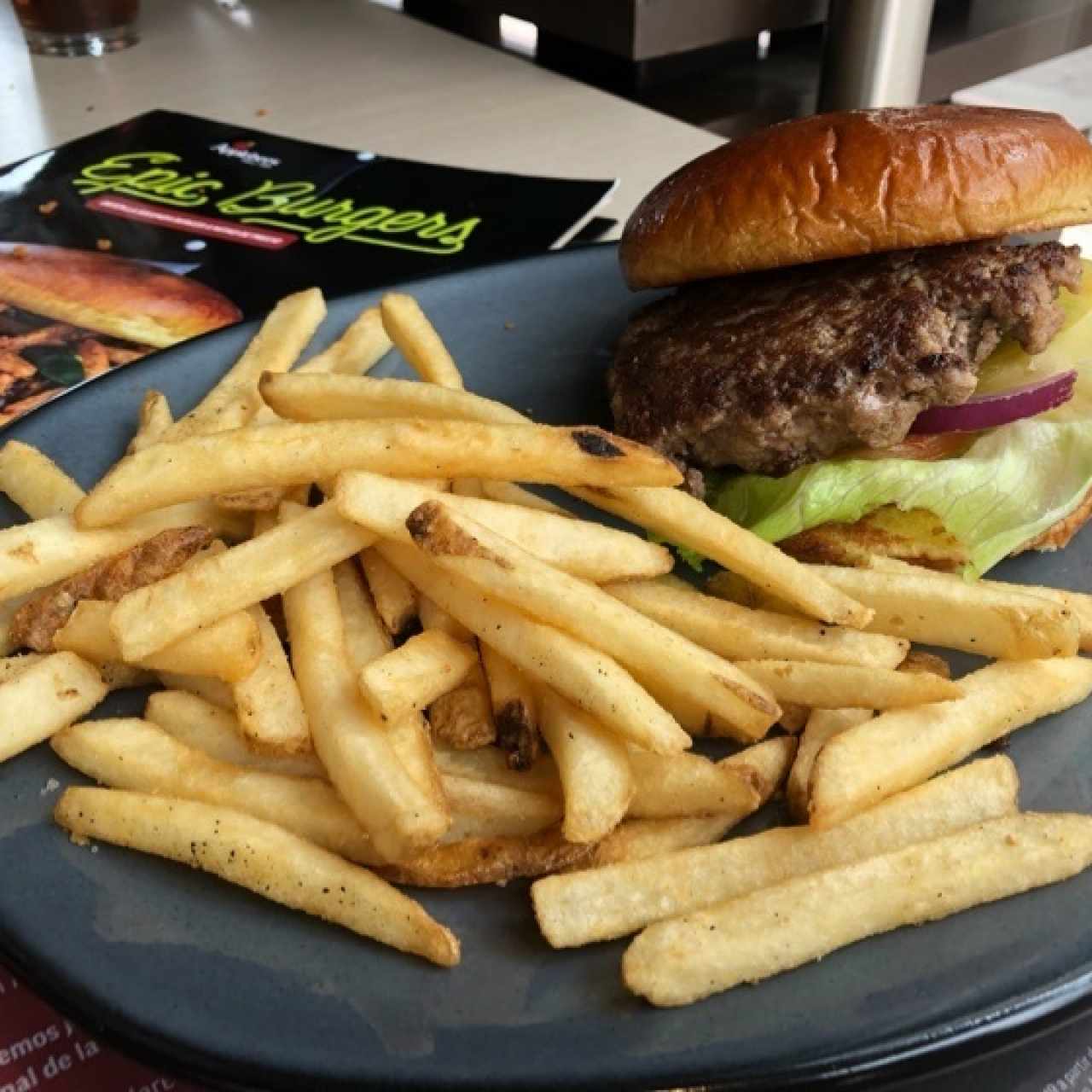 MÁS LUNCH - Classic Cheeseburger Más