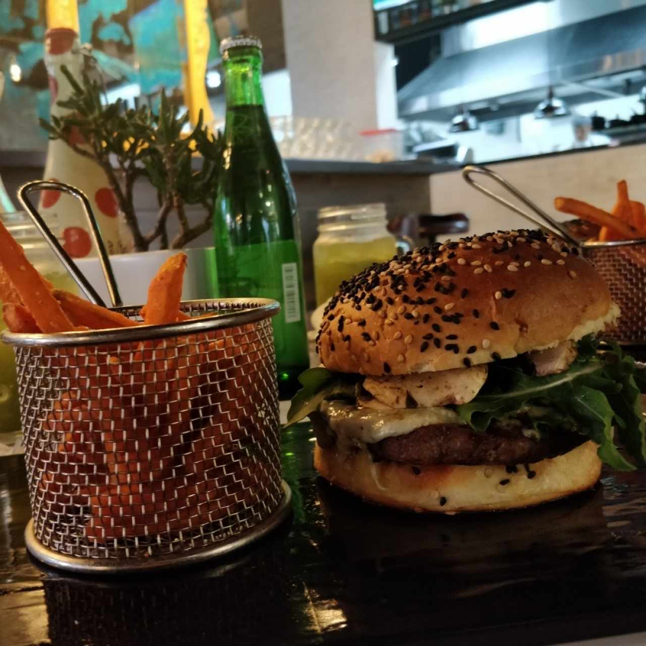 Res, Arúgula, queso gorgonzola y mayonesa trufada
