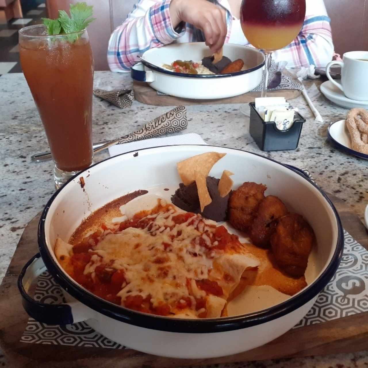 DESAYUNOS - Enchiladas Antigueñas