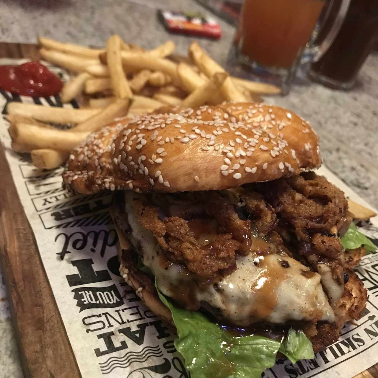 Hamburguesa y papas 