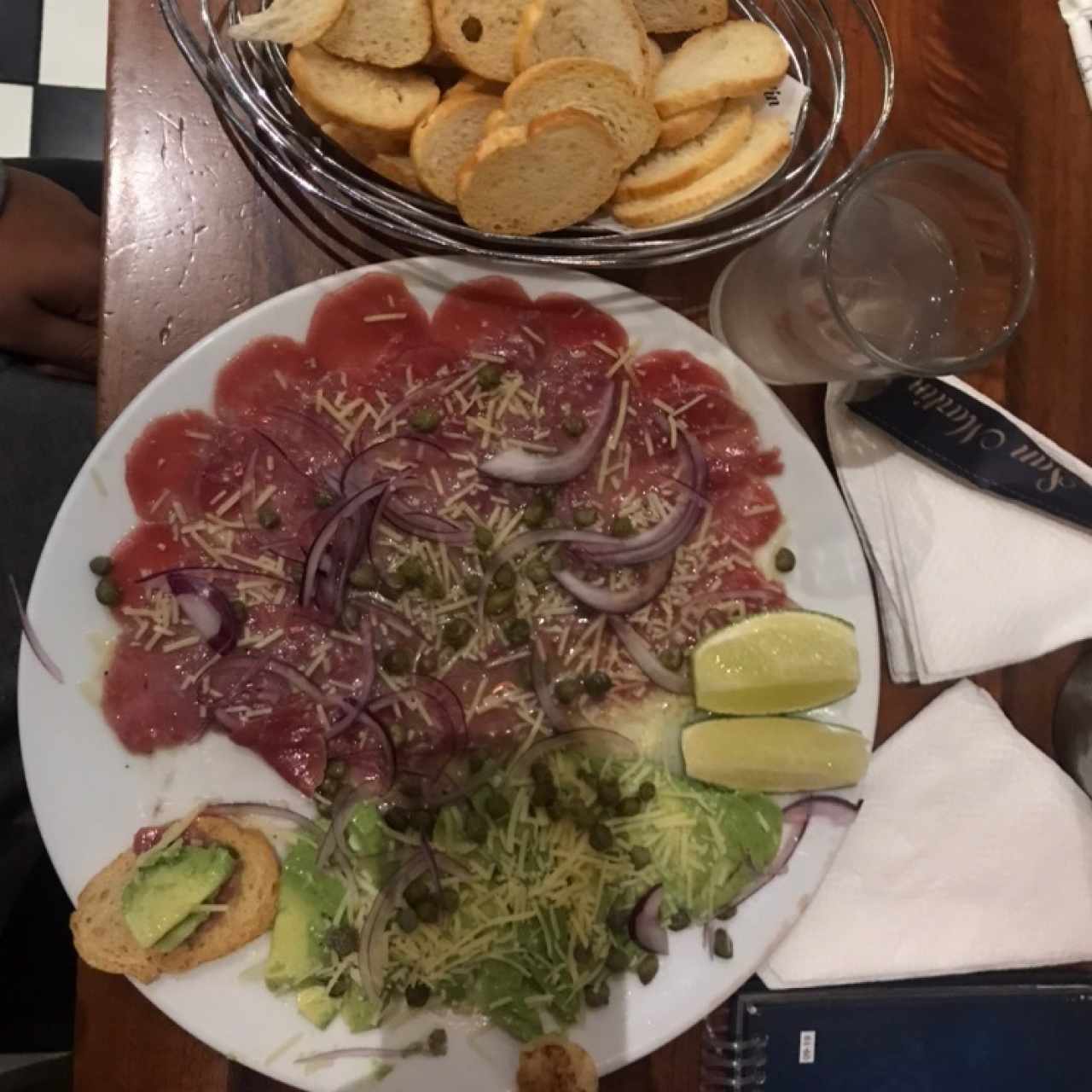 Carpaccio Mixto de Lomito y Aguacate
