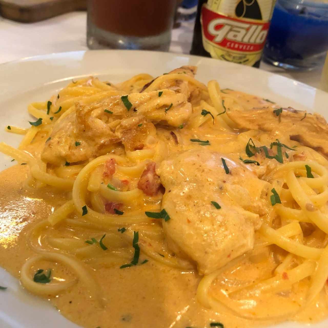 LINGUINE ALFREDO CON CHIPOTLE