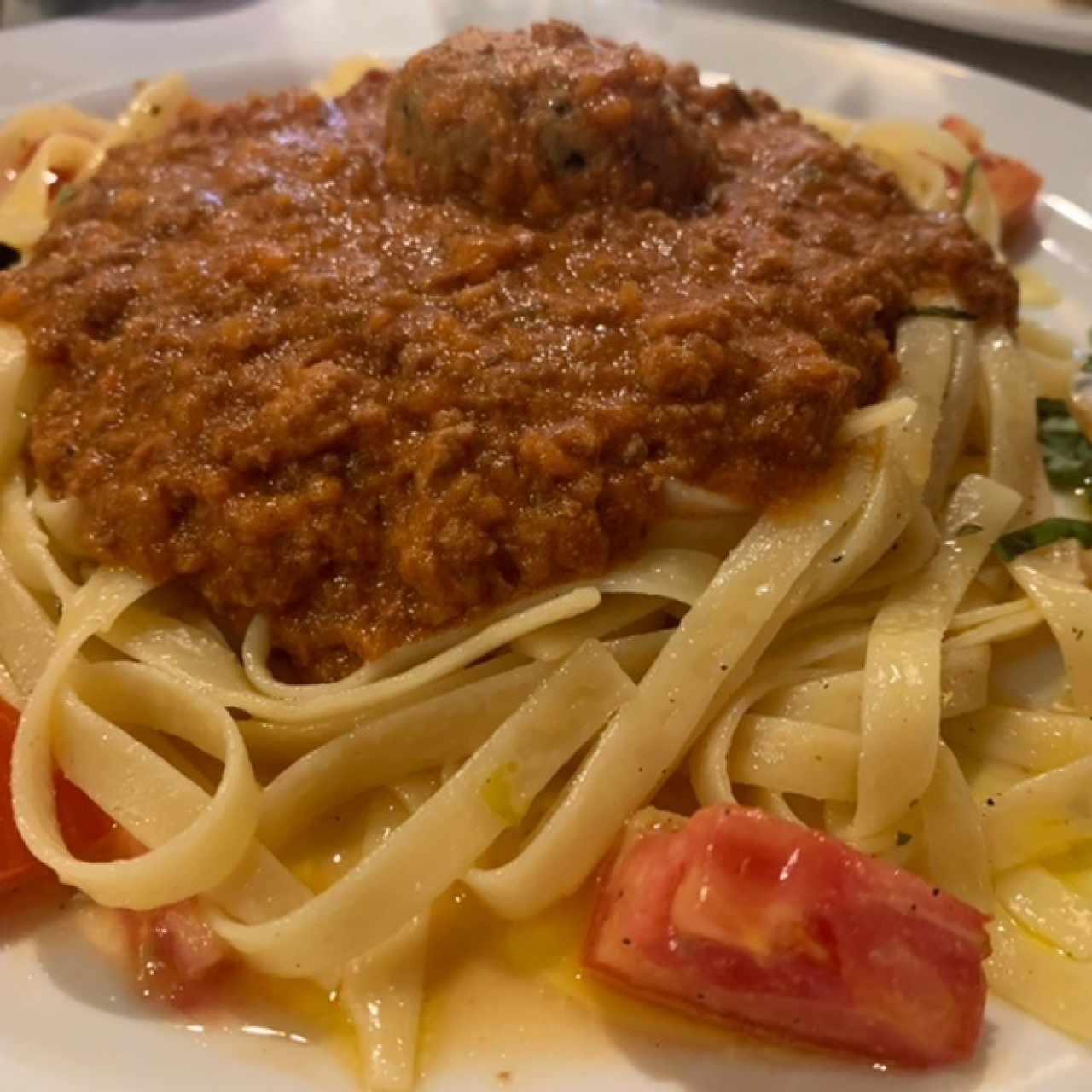 FETTUCCINE ALLA BOLOGNESE CON ALBÓNDIGAS
