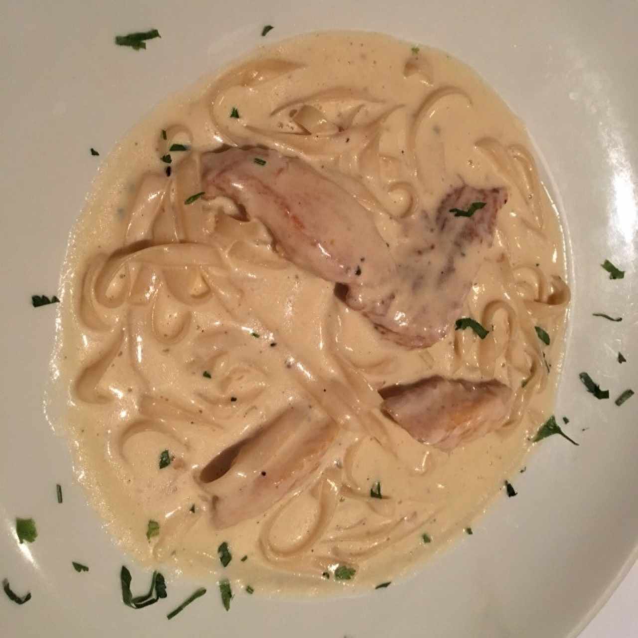 SPAGHETTI ALFREDO CON POLLO