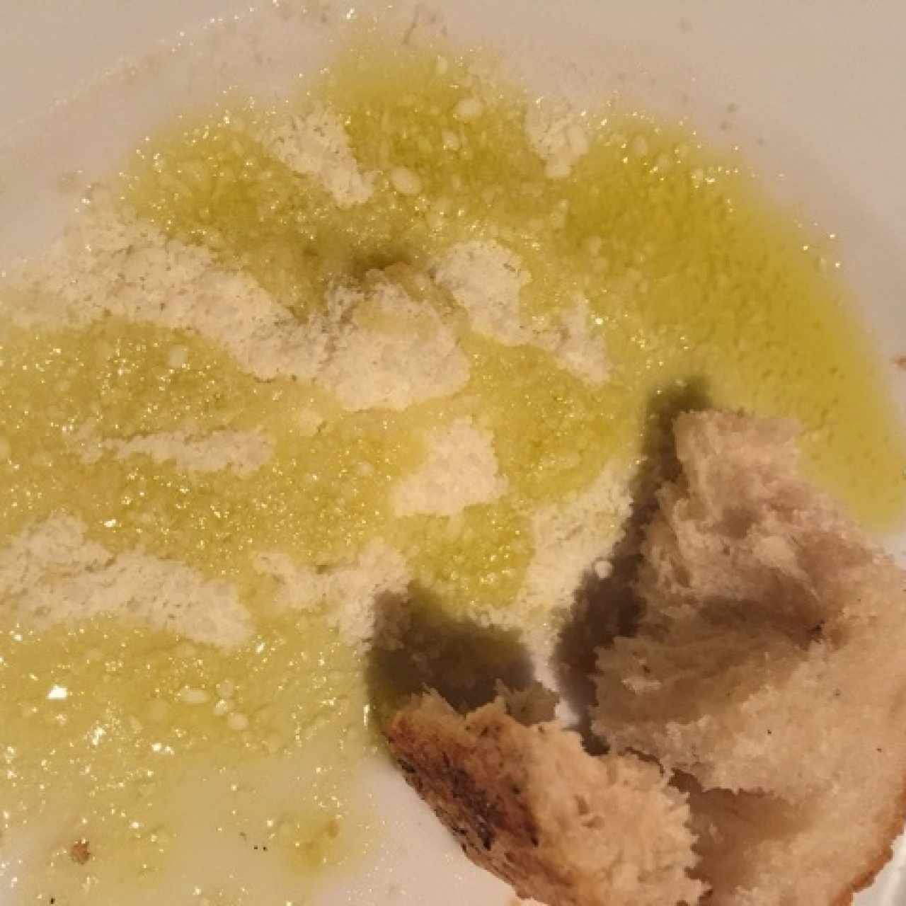 Pan con queso y aceite