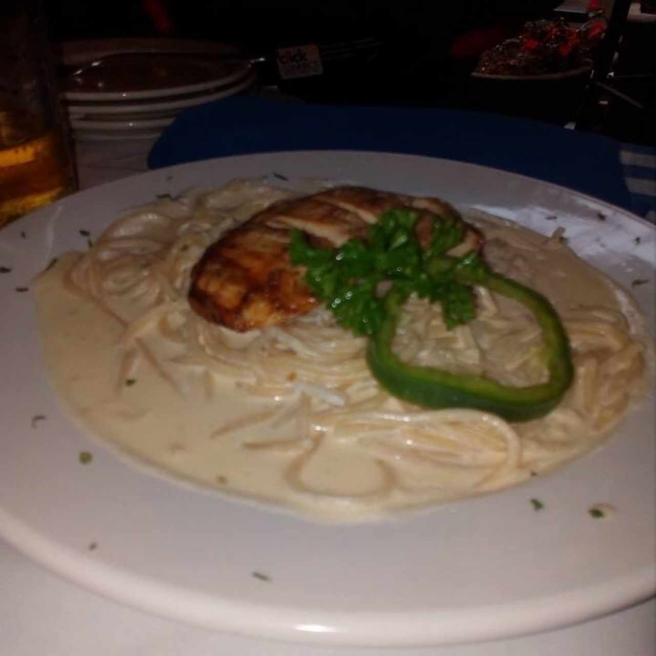 SPAGHETTI ALFREDO CON POLLO
